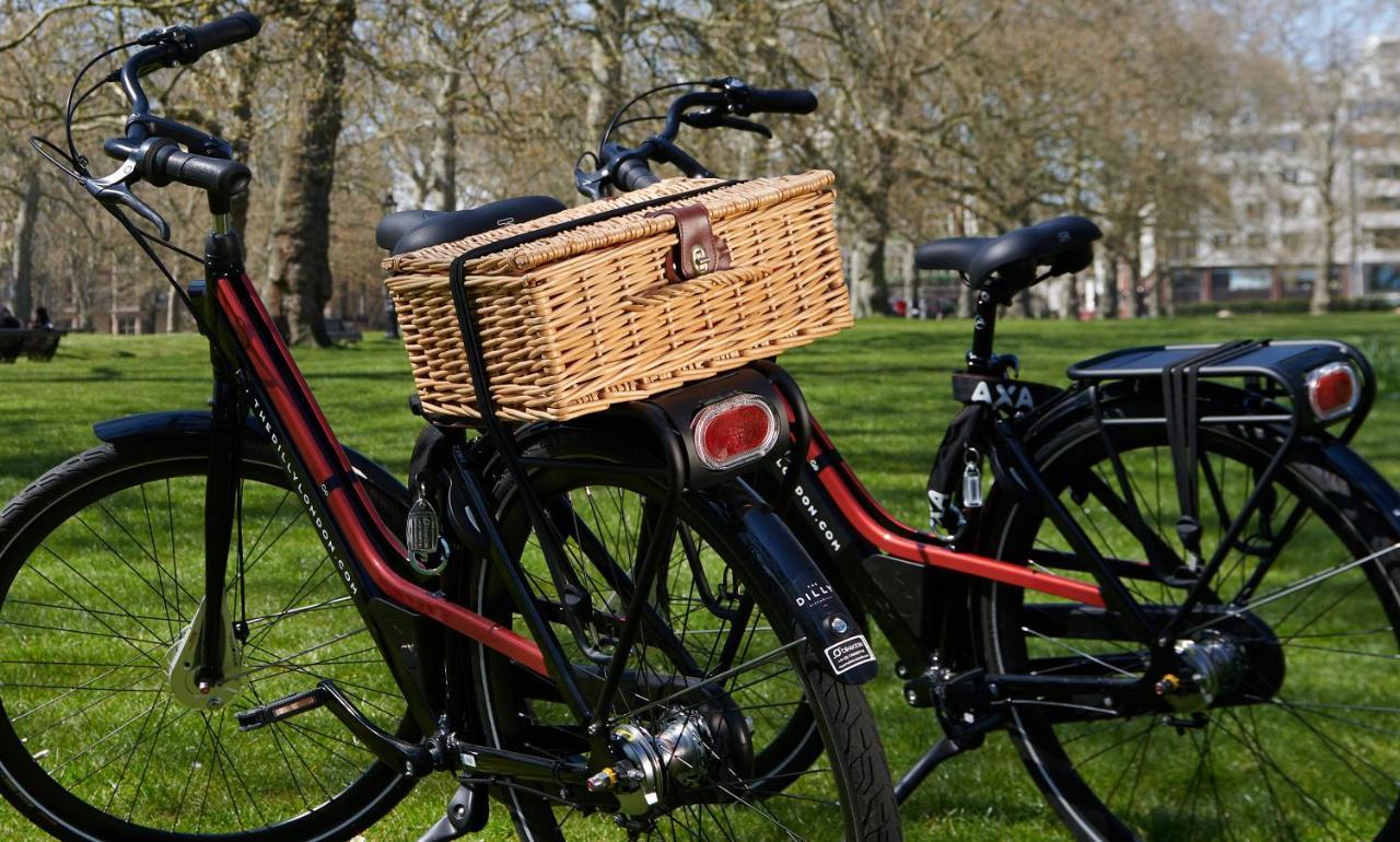 The Dilly Hotell London Exteriör bild A bicycle with a rear carrier