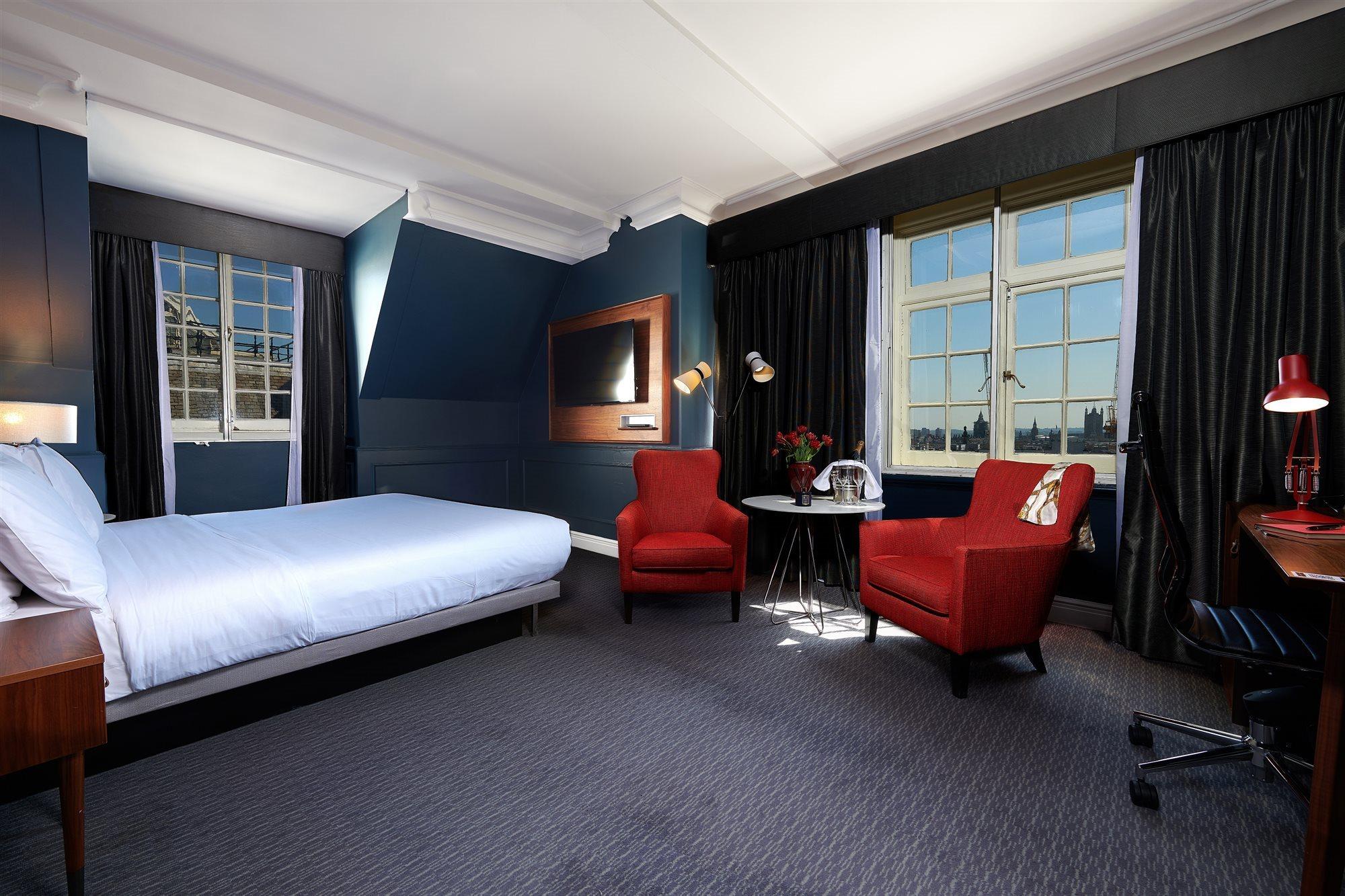 The Dilly Hotell London Exteriör bild A room at the hotel