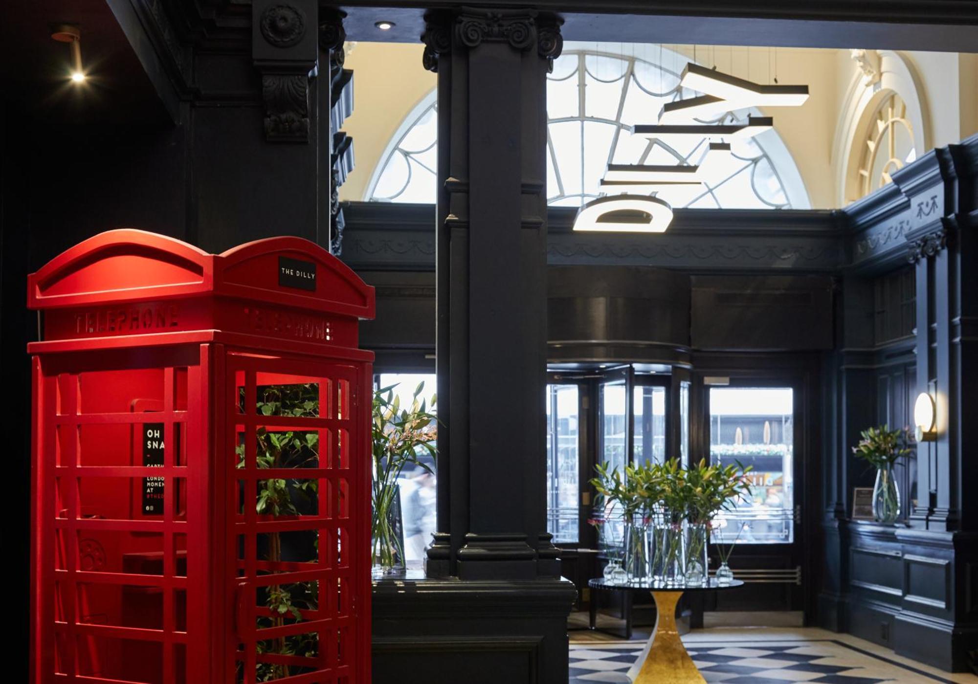 The Dilly Hotell London Exteriör bild The reception area
