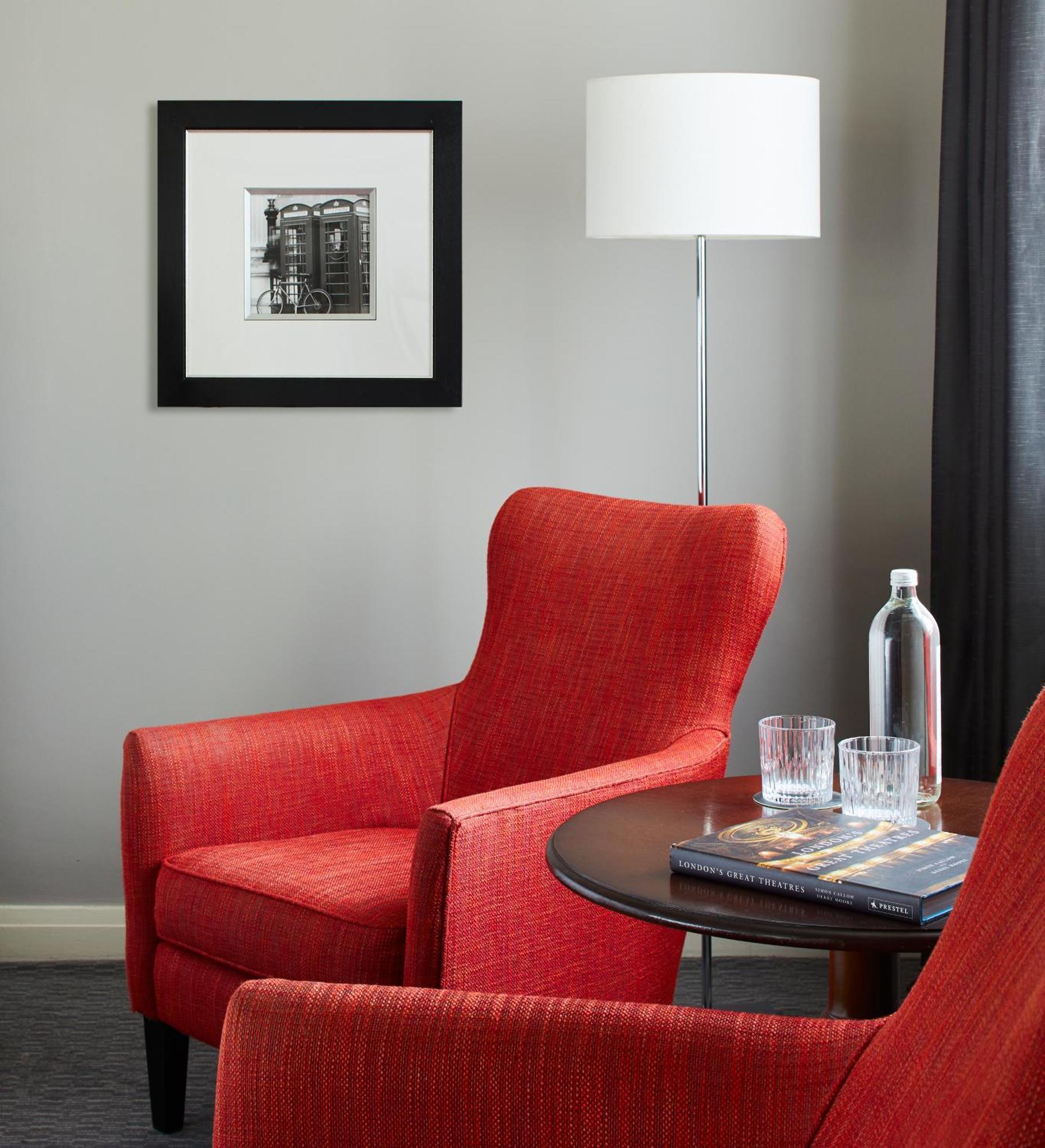 The Dilly Hotell London Exteriör bild A room at the hotel